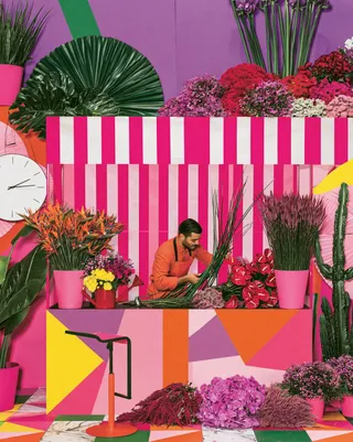 Night-market Florist Building Enormous Bouquets preview